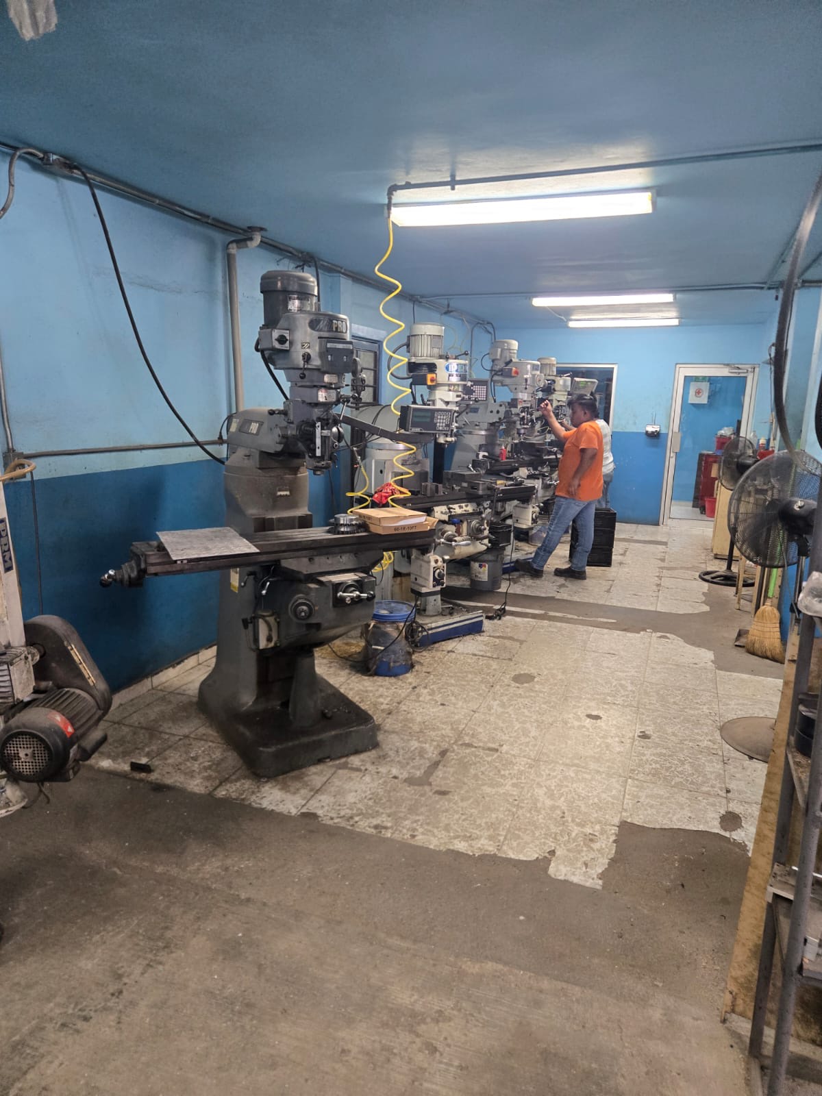 Taller de maquinados con fresadoras